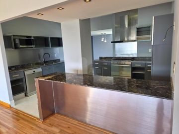 Se renta amplio departamento de 3 recámaras sobre Av. Santa Fe, condominio H2O