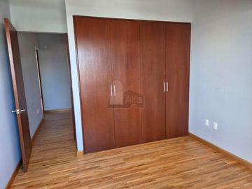 Se renta amplio departamento de 3 recámaras sobre Av. Santa Fe, condominio H2O