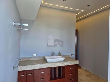 Se renta amplio departamento de 3 recámaras sobre Av. Santa Fe, condominio H2O
