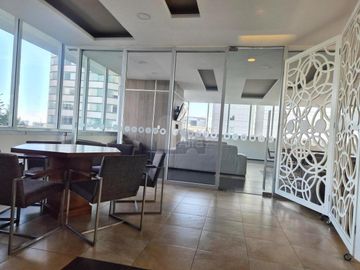 Se renta amplio departamento de 3 recámaras sobre Av. Santa Fe, condominio H2O