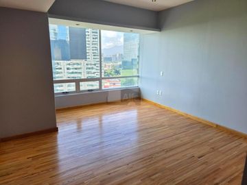 Se renta amplio departamento de 3 recámaras sobre Av. Santa Fe, condominio H2O