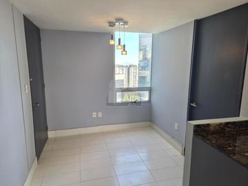 Se renta amplio departamento de 3 recámaras sobre Av. Santa Fe, condominio H2O