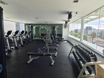 Se renta amplio departamento de 3 recámaras sobre Av. Santa Fe, condominio H2O