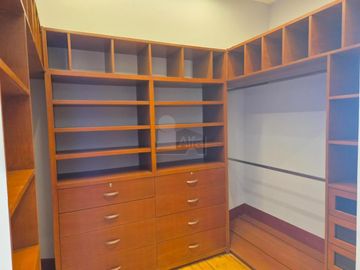 Se renta amplio departamento de 3 recámaras sobre Av. Santa Fe, condominio H2O