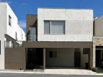 CASA EN RENTA EN FRACCIONAMIENTO MORETTA EN MONTERREY