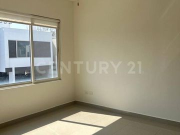CASA EN RENTA EN FRACCIONAMIENTO MORETTA EN MONTERREY