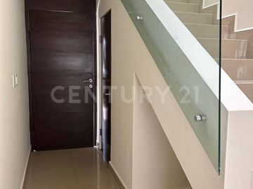 CASA EN RENTA EN FRACCIONAMIENTO MORETTA EN MONTERREY