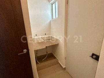 CASA EN RENTA EN FRACCIONAMIENTO MORETTA EN MONTERREY