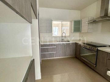 CASA EN RENTA EN FRACCIONAMIENTO MORETTA EN MONTERREY
