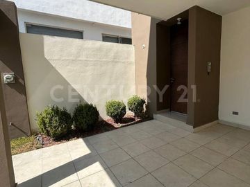CASA EN RENTA EN FRACCIONAMIENTO MORETTA EN MONTERREY