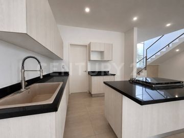Casa en Renta Aqua Residencial | Avenida Huayacán | Cancún