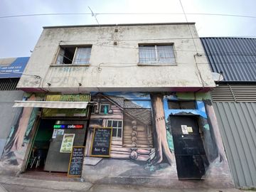 CASA DE 2 PISOS COMERCIAL/ HABITACIONAL/ GALPÓN