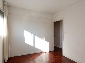 Departamento 4 ambientes en venta en Parque Patricios - Balcón Corrido - Piso Alto con Vista Abierta