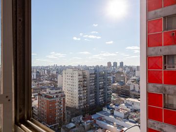 Departamento 4 ambientes en venta en Parque Patricios - Balcón Corrido - Piso Alto con Vista Abierta