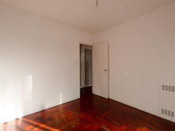 Departamento 4 ambientes en venta en Parque Patricios - Balcón Corrido - Piso Alto con Vista Abierta