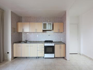Departamento 4 ambientes en venta en Parque Patricios - Balcón Corrido - Piso Alto con Vista Abierta