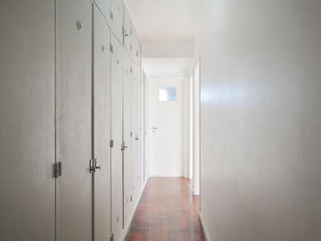 Departamento 4 ambientes en venta en Parque Patricios - Balcón Corrido - Piso Alto con Vista Abierta