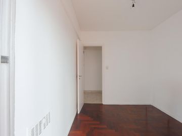 Departamento 4 ambientes en venta en Parque Patricios - Balcón Corrido - Piso Alto con Vista Abierta