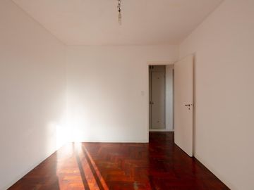 Departamento 4 ambientes en venta en Parque Patricios - Balcón Corrido - Piso Alto con Vista Abierta