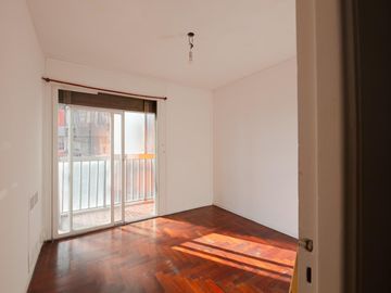 Departamento 4 ambientes en venta en Parque Patricios - Balcón Corrido - Piso Alto con Vista Abierta
