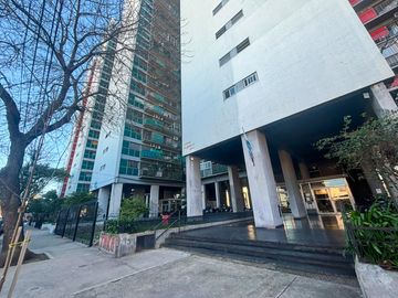 Departamento 4 ambientes en venta en Parque Patricios - Balcón Corrido - Piso Alto con Vista Abierta