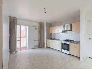 Departamento 4 ambientes en venta en Parque Patricios - Balcón Corrido - Piso Alto con Vista Abierta