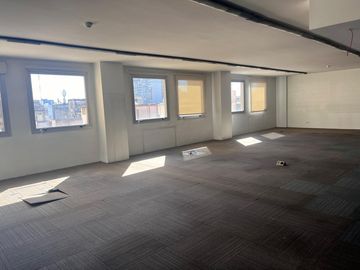 Oficinas planta libre sobre 9 de Julio con cocheras