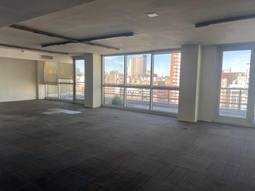 Oficinas planta libre sobre 9 de Julio con cocheras