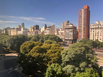Oficinas planta libre sobre 9 de Julio con cocheras