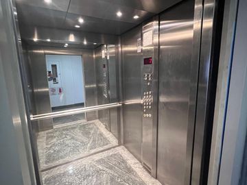 Oficinas planta libre sobre 9 de Julio con cocheras