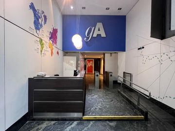 Oficinas planta libre sobre 9 de Julio con cocheras