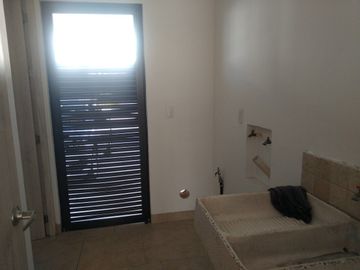 CASA EN RENTA EN JURIQUILLA CON AMENIDADES
