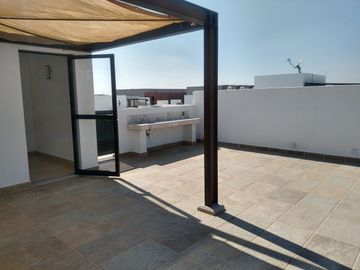 CASA EN RENTA EN JURIQUILLA CON AMENIDADES