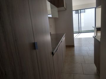 CASA EN RENTA EN JURIQUILLA CON AMENIDADES