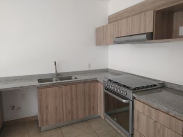 CASA EN RENTA EN JURIQUILLA CON AMENIDADES