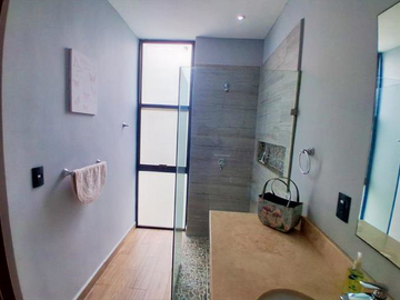 Casa a metros del mar con paneles solares y en privada, Telchac Pto.