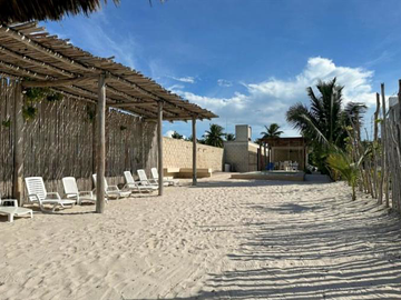 Casa a metros del mar con paneles solares y en privada, Telchac Pto.
