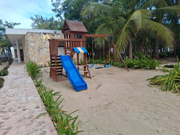 Casa a metros del mar con paneles solares y en privada, Telchac Pto.