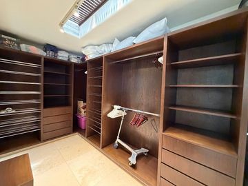 SE VENDE CASA EN FRACCIONAMIENTO EXCLUSIVO EN CUERNAVACA!!!