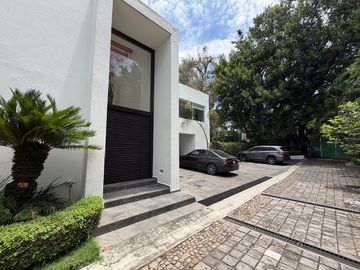 SE VENDE CASA EN FRACCIONAMIENTO EXCLUSIVO EN CUERNAVACA!!!