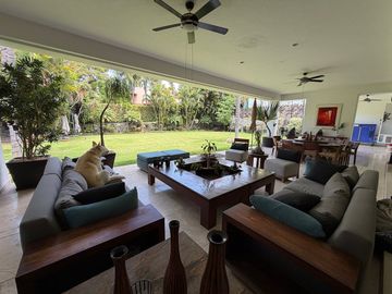 SE VENDE CASA EN FRACCIONAMIENTO EXCLUSIVO EN CUERNAVACA!!!