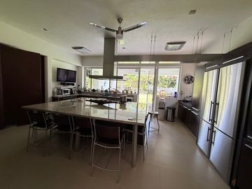SE VENDE CASA EN FRACCIONAMIENTO EXCLUSIVO EN CUERNAVACA!!!