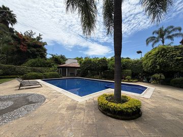 SE VENDE CASA EN FRACCIONAMIENTO EXCLUSIVO EN CUERNAVACA!!!