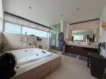 SE VENDE CASA EN FRACCIONAMIENTO EXCLUSIVO EN CUERNAVACA!!!