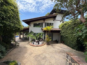 SE VENDE CASA EN FRACCIONAMIENTO EXCLUSIVO EN CUERNAVACA!!!