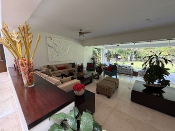 SE VENDE CASA EN FRACCIONAMIENTO EXCLUSIVO EN CUERNAVACA!!!