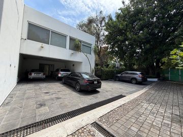 SE VENDE CASA EN FRACCIONAMIENTO EXCLUSIVO EN CUERNAVACA!!!