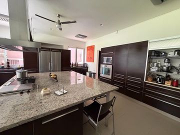 SE VENDE CASA EN FRACCIONAMIENTO EXCLUSIVO EN CUERNAVACA!!!