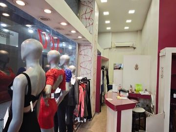 Alquiler local, galeria Le Boulevard, transito peatonal. Sotano. Plaza Flores. Av. Rivadavia 6700.