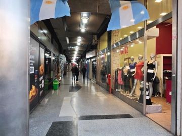 Alquiler local, galeria Le Boulevard, transito peatonal. Sotano. Plaza Flores. Av. Rivadavia 6700.